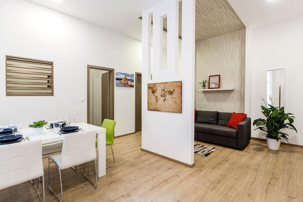 Designer Dream In The Ruin Bar District W A/c Apartament *