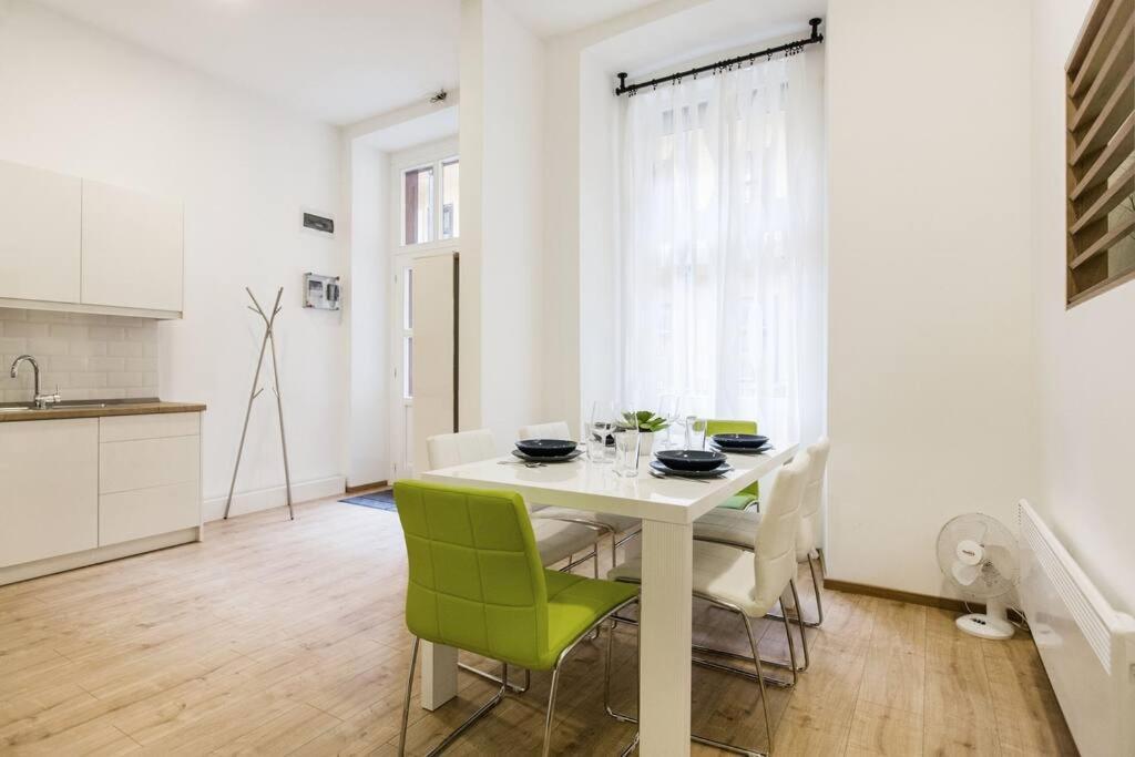 Apartament Designer Dream In The Ruin Bar District W A/c *